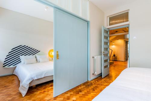 UNIQUE Modernist Duplex apartment & PARKING, Porto