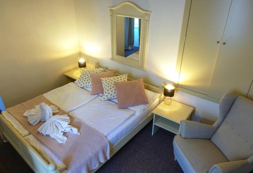 Hotel U Kříže, Prague (photo 7)