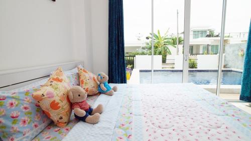 บ้านพาขวัญ พูลวิลล่า หัวหิน - 2 ห้องนอน (สระส่วนตัว คาราโอเกะ ไฟเธค ปิ้งย่าง 4-12 คน) ( บ้านพาขวัญ พูลวิลล่า หัวหิน - 2 ห้องนอน (สระส่วนตัว คาราโอเกะ ไฟเธค ปิ้งย่าง 4-12 คน) )