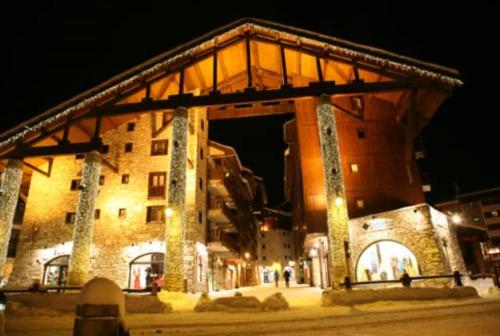 Résidence VAL VILLAGE, skis aux pieds, Duplex 3 chambres 75 m2 - by MONTBLANC LODGE - Location saisonnière - Val-d'Isère
