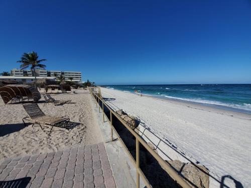 Beach Resort Villa - beautiful updated in Hillsboro Beach, USA