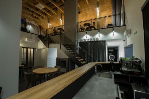 餐廳, Baltas gandras in 布比艾