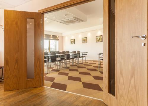 251141102 Amiral Hotel