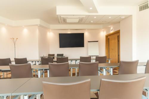 251141127 Amiral Hotel
