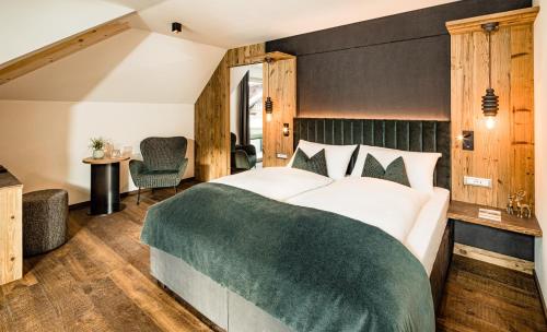1 twin bed, 1 sofa bed