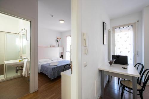 Hotel Figaro & Apartments - image 12