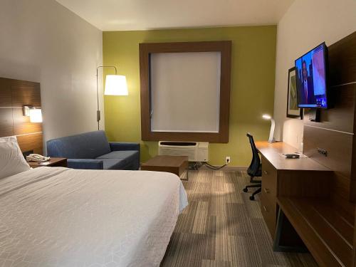 Holiday Inn Express & Suites Beaumont - Oak Valley, an IHG Hotel