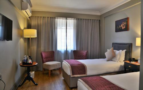 2 twin beds