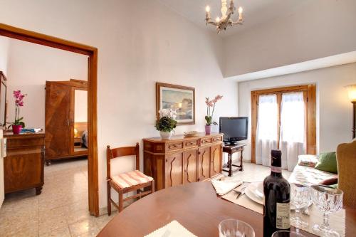 Alfani House – Florence, IA