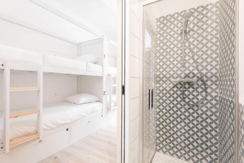 6 twin beds