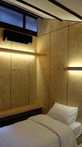 Belakang Kong Heng by DreamScape Room Type - Standard Twin Shared Bath