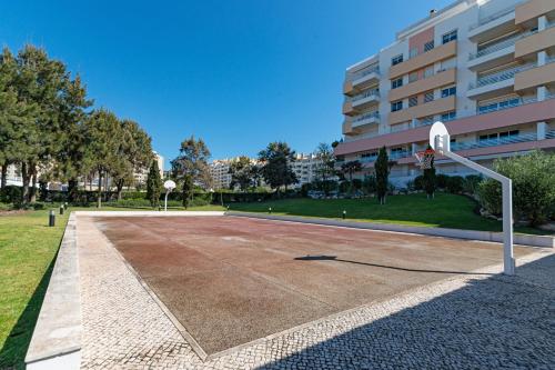Bafureira Cascais Apartment; Condomínio privado com piscina - image 10