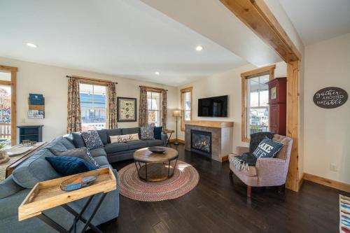 Driftwood Cottage with Carriage House #6CH - image 5