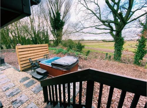 Picture of Squirrel Lodge With Hot Tub, Near York