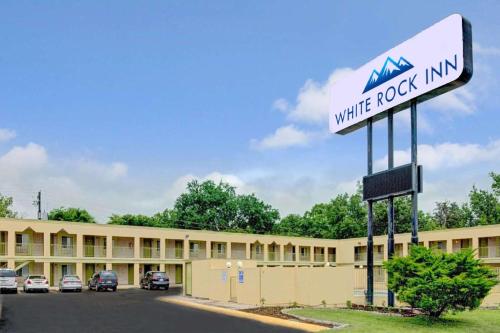 White Rock Inn in Сан Маркос (Техас)