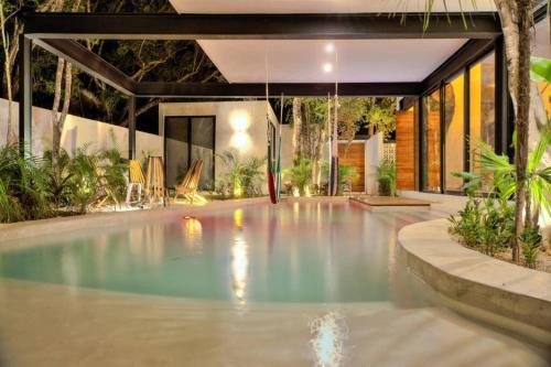 Modern 4BR villa for 8ppl Pool and Concierge in Tulum, Mexico