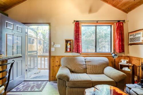 Shy Bunny Cabin - Pet-Friendly