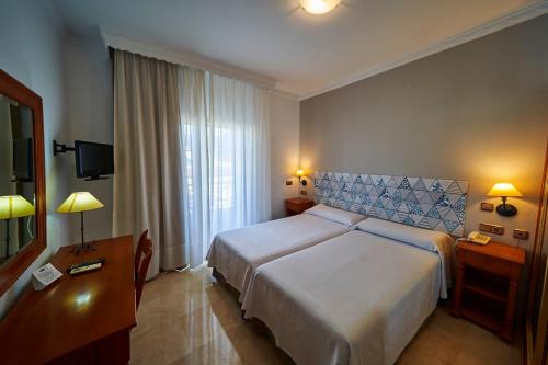 Hotel Bajamar Centro - image 11