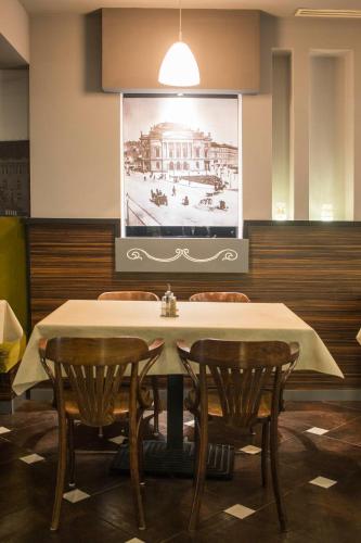 Green Hotel Budapest - image 10