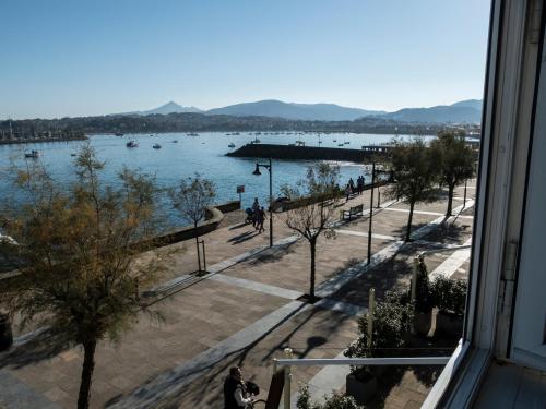  Paseo Butrón by Basquelidays in Hondarribia