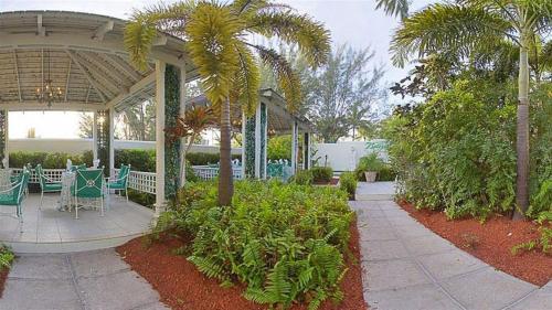 Garden, BREEZES RESORT & SPA ALL INCLUSIVE, BAHAMAS - ADULTS ONLY in Nassau