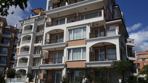 Antorini Apartments, 