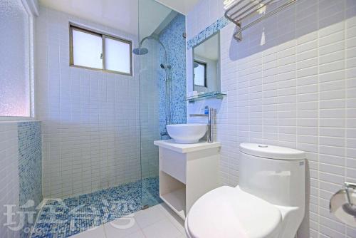 Huaxin Hotel Located in Magong City, Huaxin Hotel is a perfect starting point from which to explore Penghu. The property offers a high standard of service and amenities to suit the individual needs of all traveler