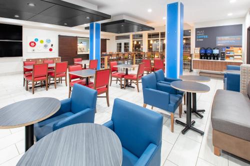 餐飲選擇, 智選假日酒店及套房-海濱會議中心-洲際酒店集團旗下 (Holiday Inn Express Hotel & Suites Seaside Convention Center By IHG) in 海濱