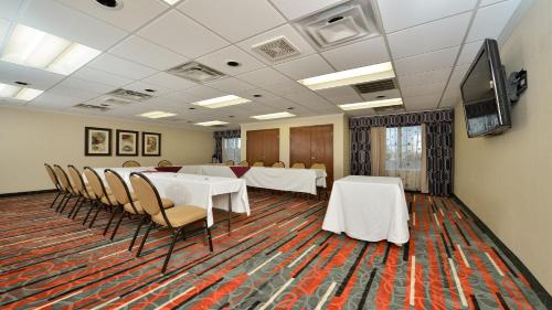 Holiday Inn Express Boston/Milford Hotel, an IHG Hotel