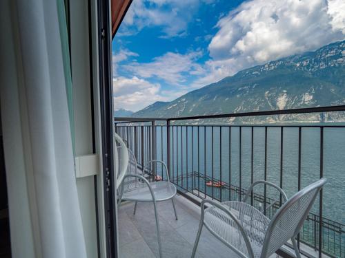 Double Room with Balcony and Lake View