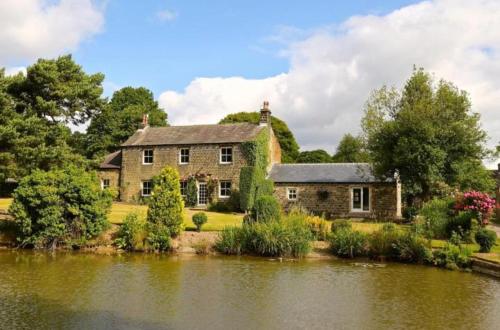 Accommodation in Fenay Bridge