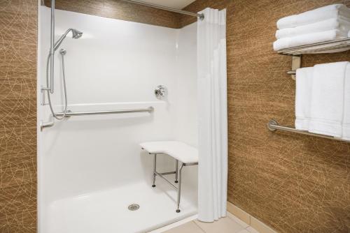 One Bed Hear Accessible Roll In Shower Nonsmoking 