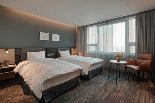 Superior Twin Room with Free Minibar - West Tower