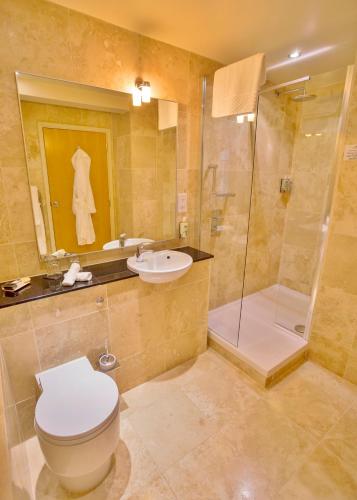 Cobo Bay Hotel - image 12