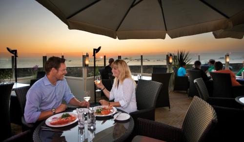 Cobo Bay Hotel - image 14