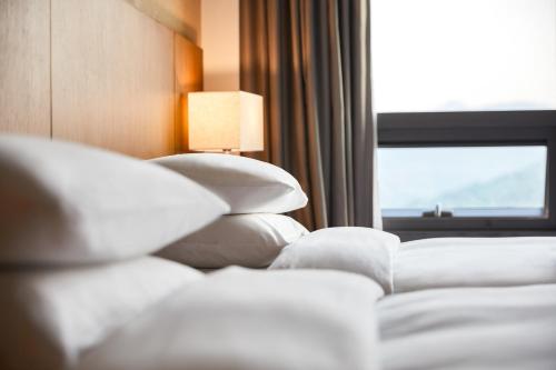 2 twin beds