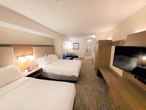 Standard Queen Room with Two Queen Beds