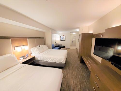 Holiday Inn Express Hotel & Suites Seattle North - Lynnwood, an IHG Hotel