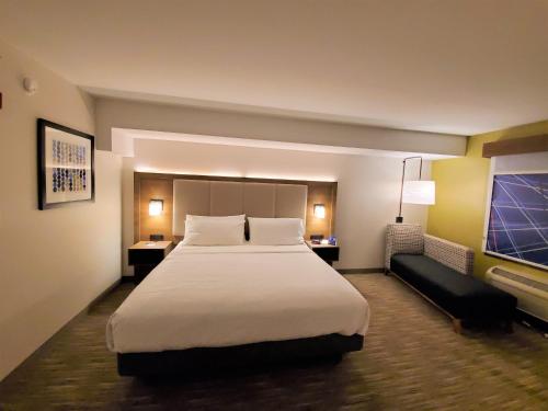 Holiday Inn Express Hotel & Suites Seattle North - Lynnwood, an IHG Hotel