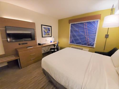 Holiday Inn Express Hotel & Suites Seattle North - Lynnwood, an IHG Hotel