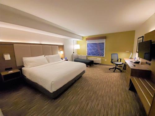 Holiday Inn Express Hotel & Suites Seattle North - Lynnwood, an IHG Hotel