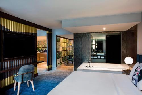 251281383 The Starling Atlanta Midtown, Curio Collection by Hilton