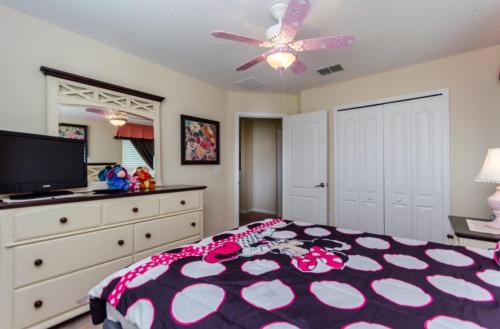 Serenity Retreat Beautiful Home Accommodate 10 Guests - image 4