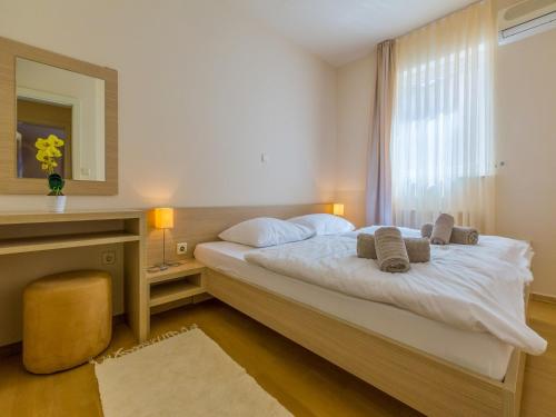 One-Bedroom Apartment with Sea View