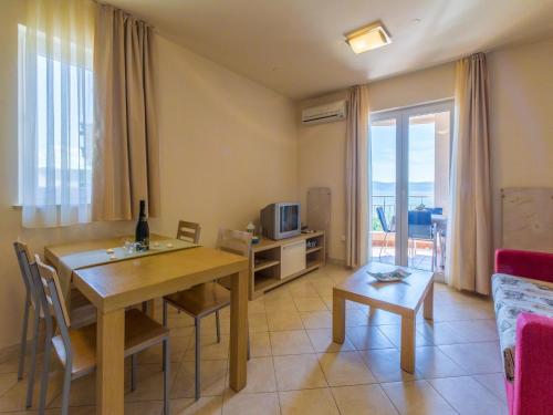 One-Bedroom Apartment with Sea View image 10