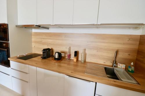 Comfortable, renovated Studio in top Cap Ferret location, 1st line with bay view