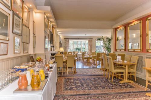 อาหารและเครื่องดื่ม, มาร์ลโบรอท อาร์มส์ โฮเต็ล (Marlborough Arms Hotel) in วิทเนย์