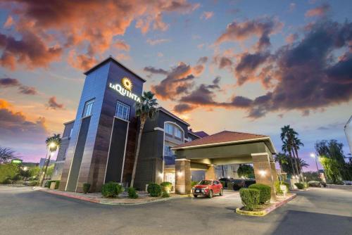 外部景觀, 鳳凰城I - 10西溫德姆拉昆塔套房酒店 (La Quinta Inn & Suites by Wyndham Phoenix I-10 West) in 西鳳凰城