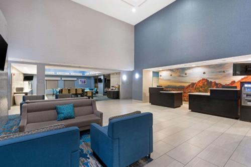 Αίθουσα υποδοχής, La Quinta Inn & Suites by Wyndham Phoenix I-10 West in Φοίνιξ