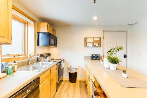 Ski-In Ski-Out Tyra Lookout #20 Ski-In Ski-Out Tyra Lookout #20